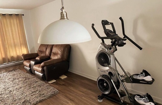 Spacious Condo for getaway with king size bed
