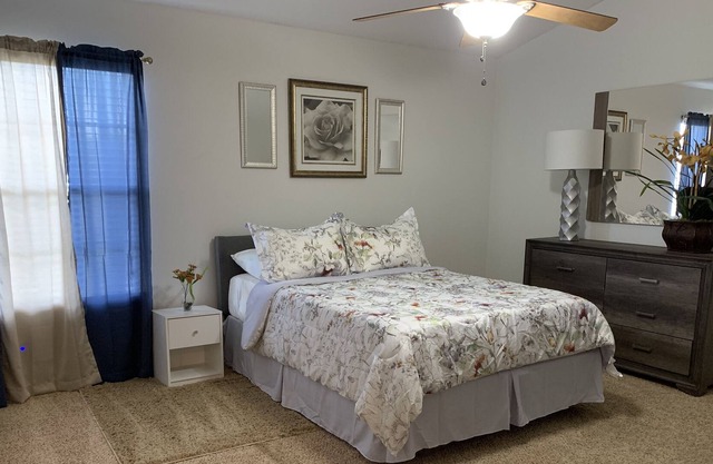 Spacious Condo located just minutes from Orlando theme parks!