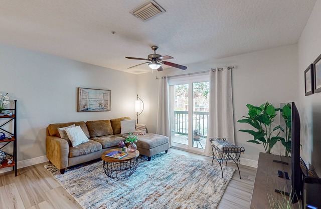 Spacious condo with private balcony, pool, W/D and WIFI