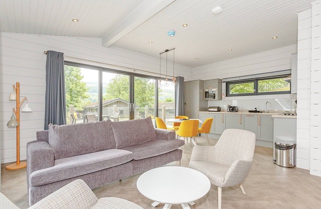 Spacious contemporary lodge with one double with en suite shower and one twin.