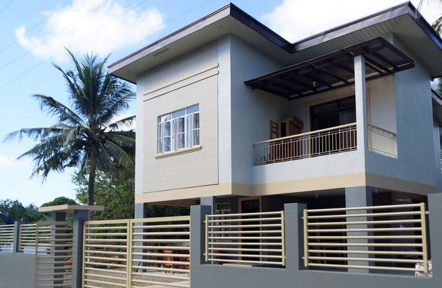 Spacious, convenient, secure, modern 2 story house, 5 minutes to center