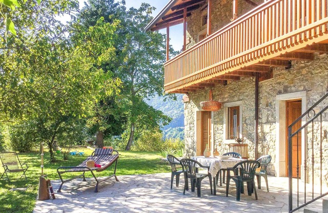 Spacious cottage on large natural plot.