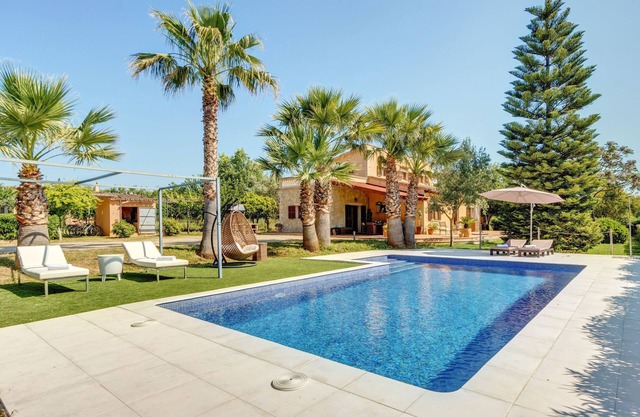 Spacious country house with pool & garden - Villa Es Vinyo