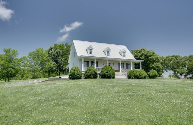 Spacious Countryside Getaway in Lexington w/Deck!