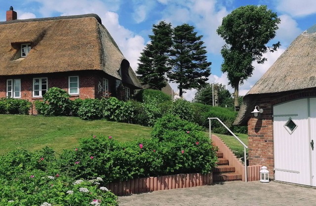 Spacious, cozy vacation home with a large garden for family and dog