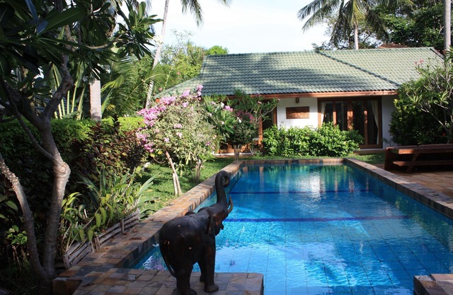 Spacious de luxe Grand villa with private pool and 4 bed and 4 bath rooms