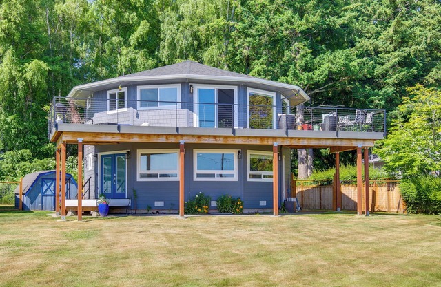 Spacious Deck w/Ocean View: Puget Sound Gem!