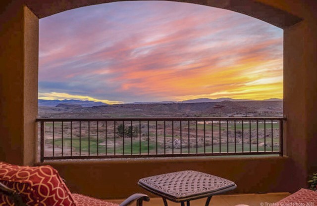 Spacious dog-friendly townhome with Ping-Pong, pool, hot tub, & sunset views