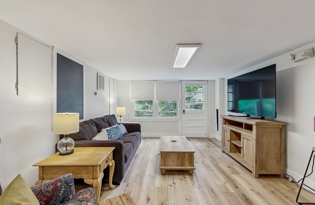 Spacious dog-friendly Montreat cottage with firepit, mountain views, & patio