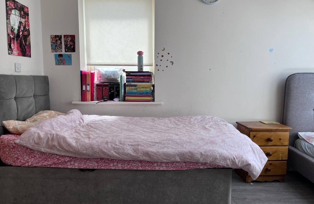 Spacious Double Bedroom with Ensuite Bathroom Available to Rent