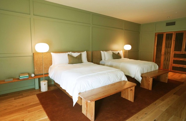 Spacious Double Queen, The Albert Hotel, 2 Units, Pets Allowed