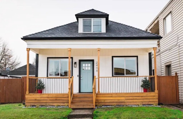 Spacious Downtown 4BD House 8 min from Ruston Way Waterfront!