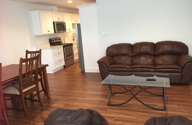 Spacious downtown delight, campus access