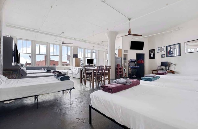 Spacious Downtown Louisville Loft (River View)