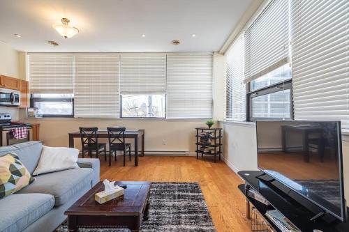 Spacious Downtown Loft #1 with AC