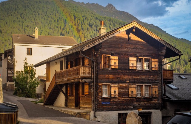 Spacious duplex apartment in chalet – Sleeps 8Charming apartment of 96 m² on 2 floors, located in a