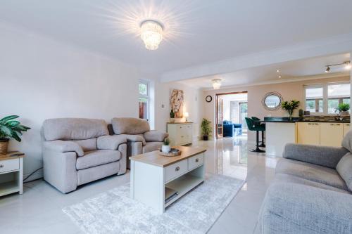 Spacious & Elegant 5 Bed Detached in Worsley, Manchester- The Green