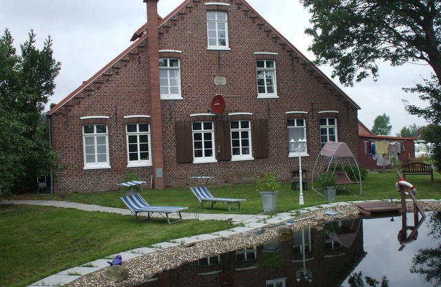Spacious exclusive apartment on the 1st floor with a natural pond