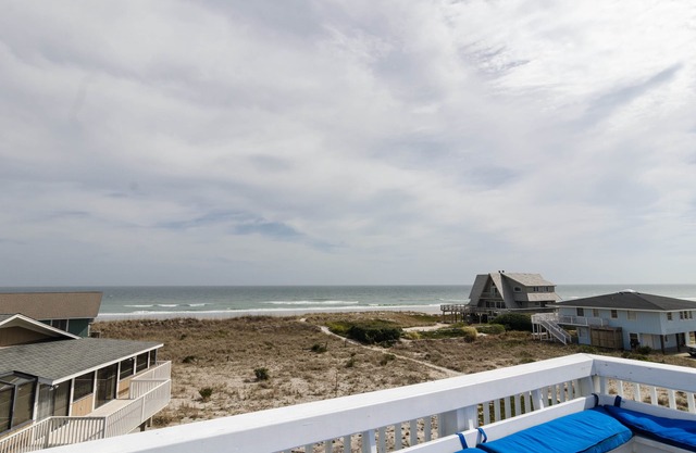 Spacious family home w unobstructed ocean views!