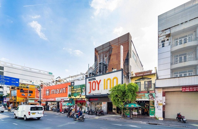 Spacious Family Comfort | Near Airport Convenience