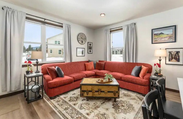 Spacious & family friendly retreat in newer townhome near town in Priest River