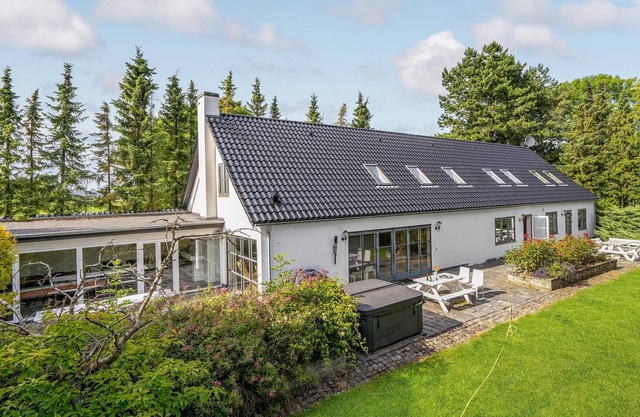 Spacious family friendly cottage with pool, activity room and sauna.