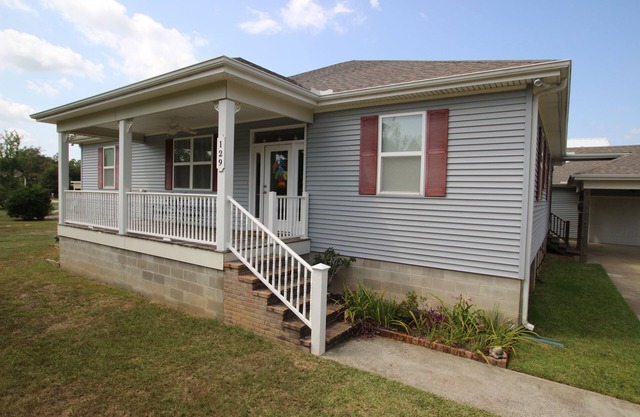 Spacious Family Friendly Home with large covered deck close to the Beach
