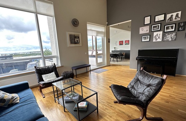 Spacious Family friendly house, in the Reykjavik area