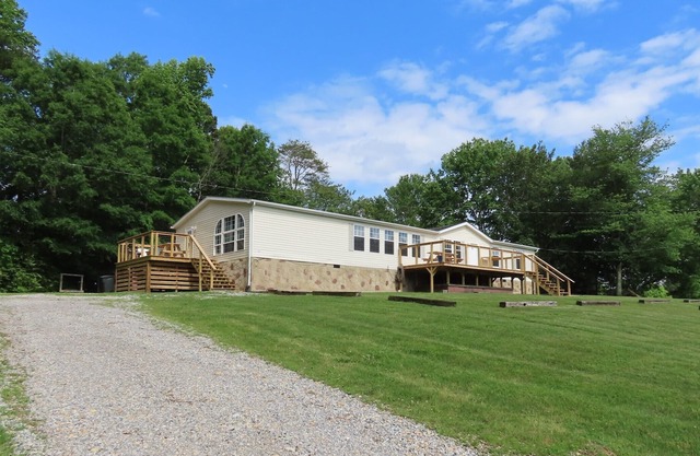 Spacious family friendly home that is near Douglas Lake and pet friendly.
