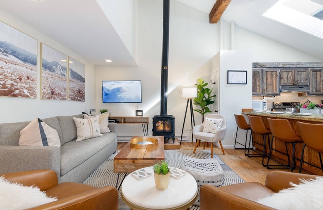 Spacious Family Friendly Mainstreet Townhome - Downtown Telluride