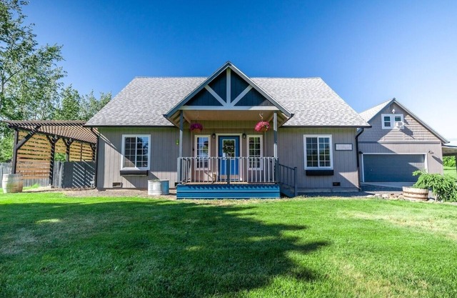 Spacious Family Home w/Hot Tub