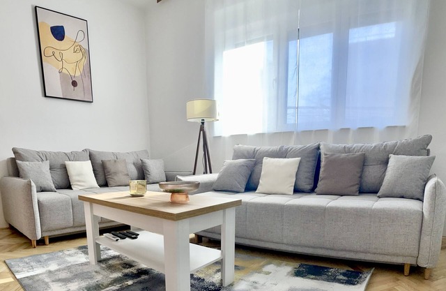 Spacious family home with large patio for chill & grill - Apartment Noel Knin