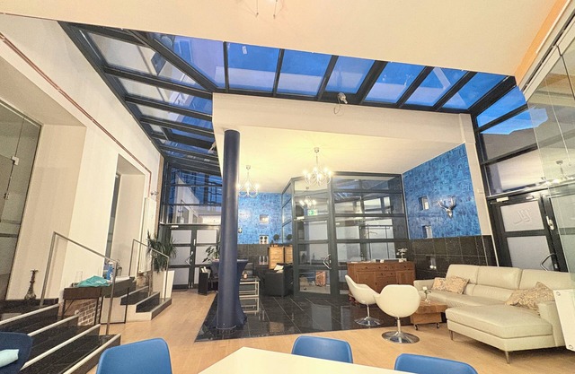 Spacious family loft for groups of up to 10 people near the main train station