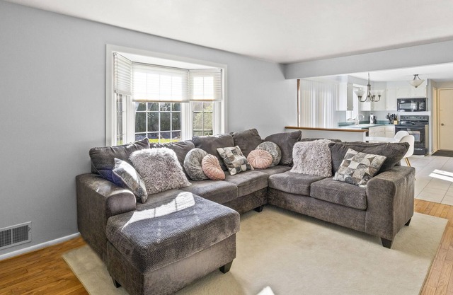 Spacious Family Oasis! 4bed 2.5ba