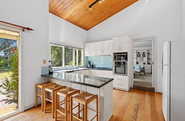 Spacious Family Retreat with Garden & Bay Views