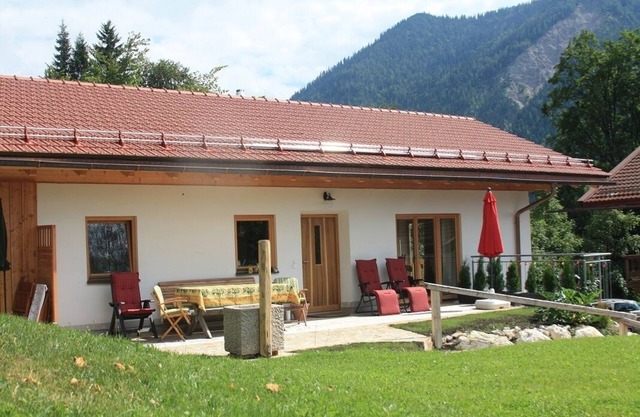 Spacious family residence - in a very quiet location with wonderful mountain views