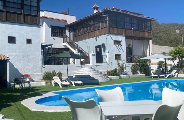 Spacious Family room that can accommodate up to 2 adults and 1 child. En-suite bathroom with shower. There is a king size bed and a single bed if required. The room has views of the village square.
