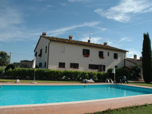 Spacious Farmhouse in Pienza with Swimming Pool