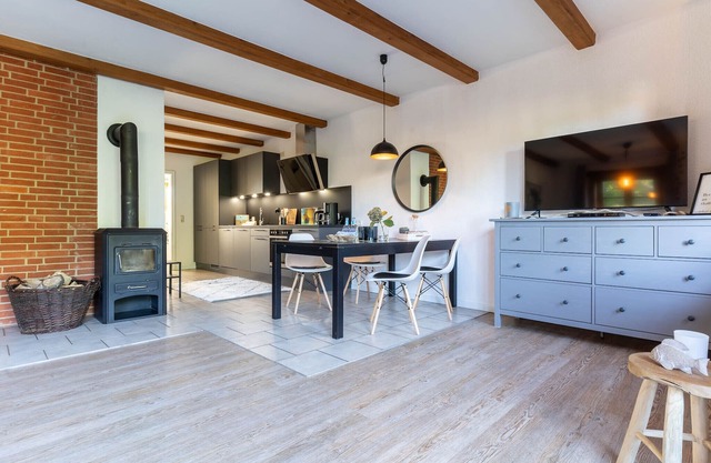 Spacious first floor apartment with large garden and many leisure activities