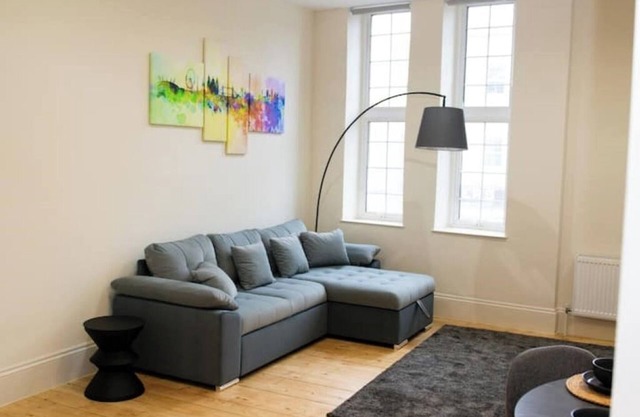Spacious flat in the East Endnn