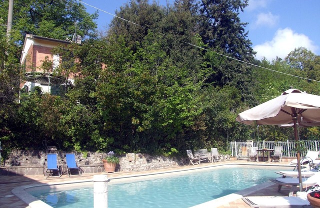 Spacious Flat with gazebo, barbecue, shared pool,Wi-Fi,quiet location.