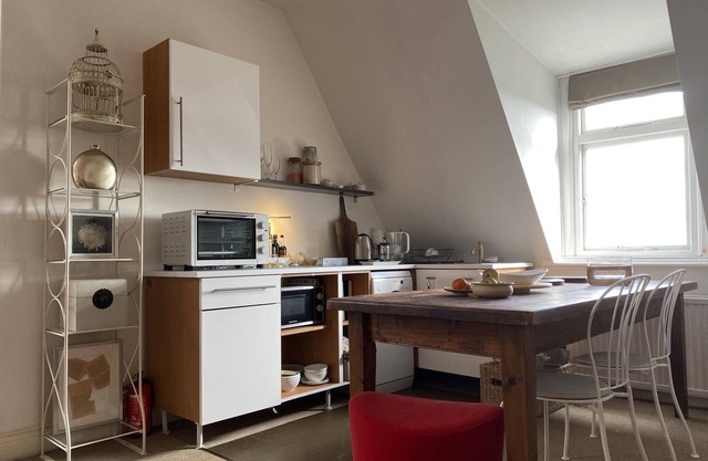 Spacious flat with large double bedroom