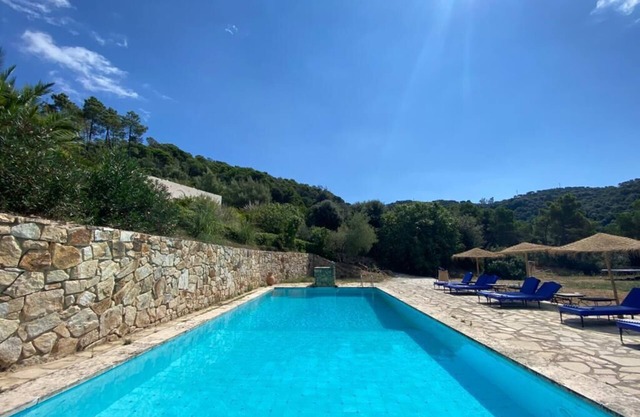 Spacious Forrest Villa Near Barcelona - Holds up to 24p