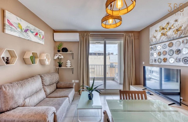 Spacious, fully equipped 4BR in Pietà w/WIFI & AC