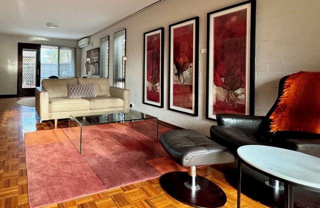 Spacious garden apartment
