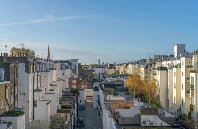 Spacious Georgian Apartment near Victoria St