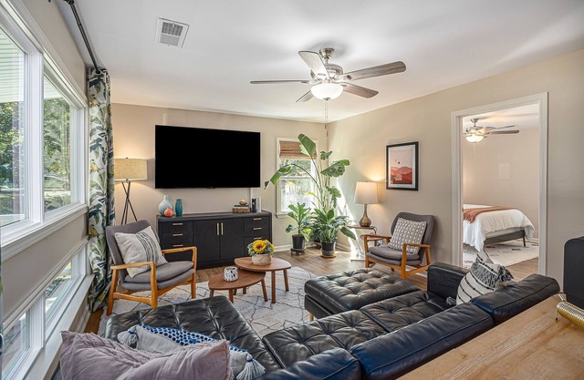 Spacious Getaway w/Fast WiFi, Chef’s Kitchen for 8+