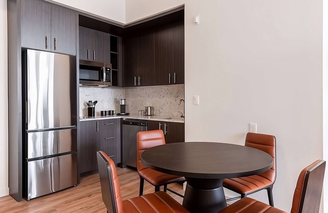Spacious Good-Value Accommodation! Kitchenette, Pet-Friendly, Onsite Parking!