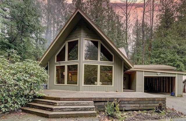 Spacious Greenwater Crystal Mountain, Mount Rainier Adventure BaseCamp w/Hot tub