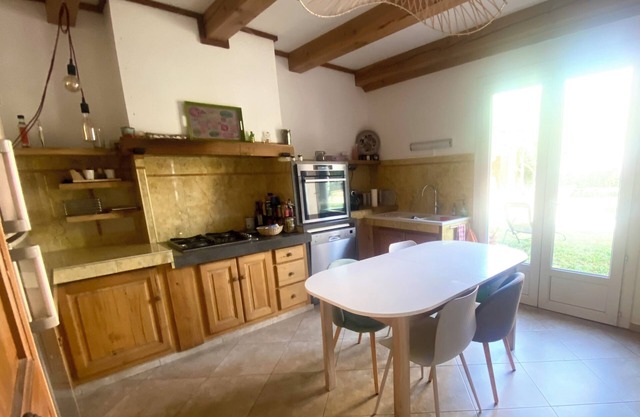 Spacious ground floor apartment in villa Pets welcome